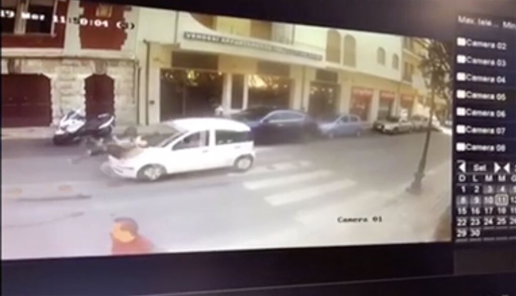 Reggio Calabria travolta da auto