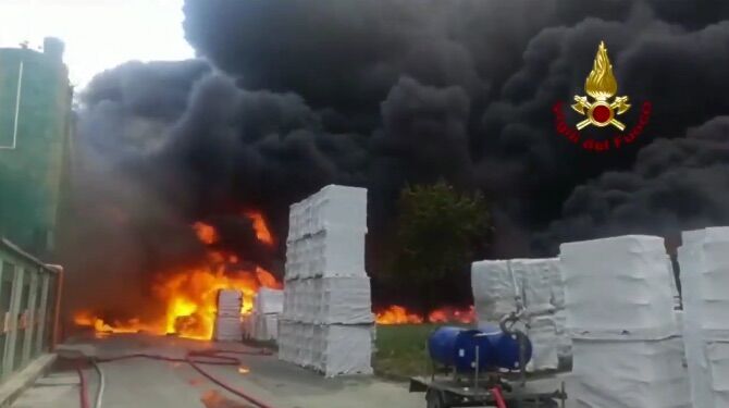 avellino incendio fabbrica igs