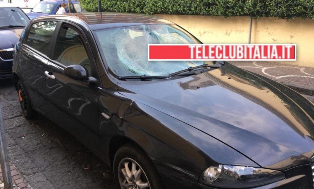 giugliano auto abbandonata piena di soldi