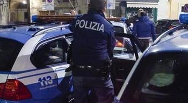 napoli si fingono poliziotti