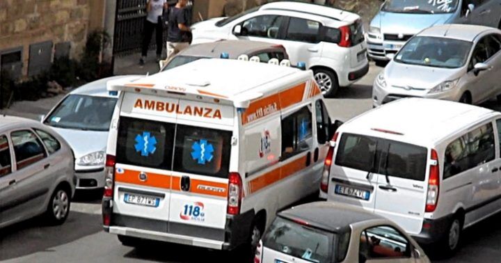 ambulanza napoli presa a cazzotti