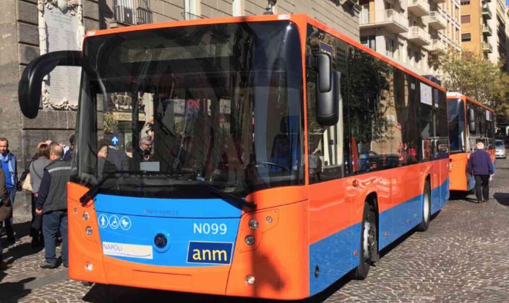 autobus napoli poliziotti