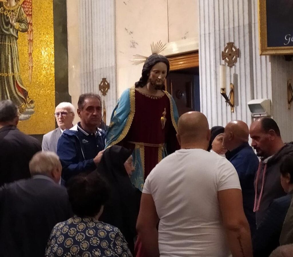 discesa statua sacro cuore mugnano