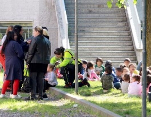 foligno uomo barricato scuola