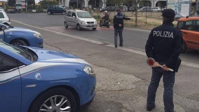 giugliano una sola volante polizia