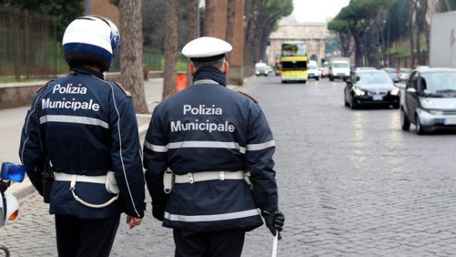 lucca sesso in pubblico strada ragazzini denunciati