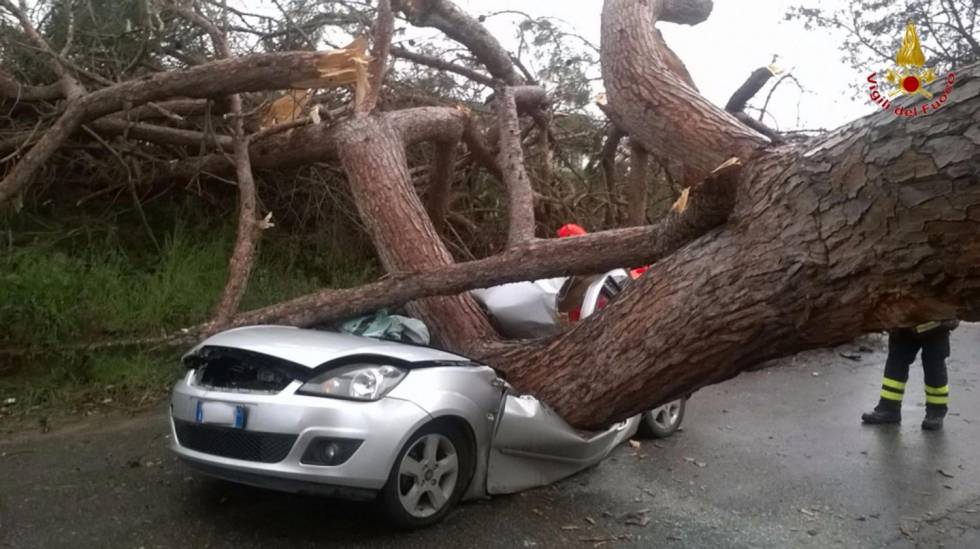 napoli morto maltempo via agnano