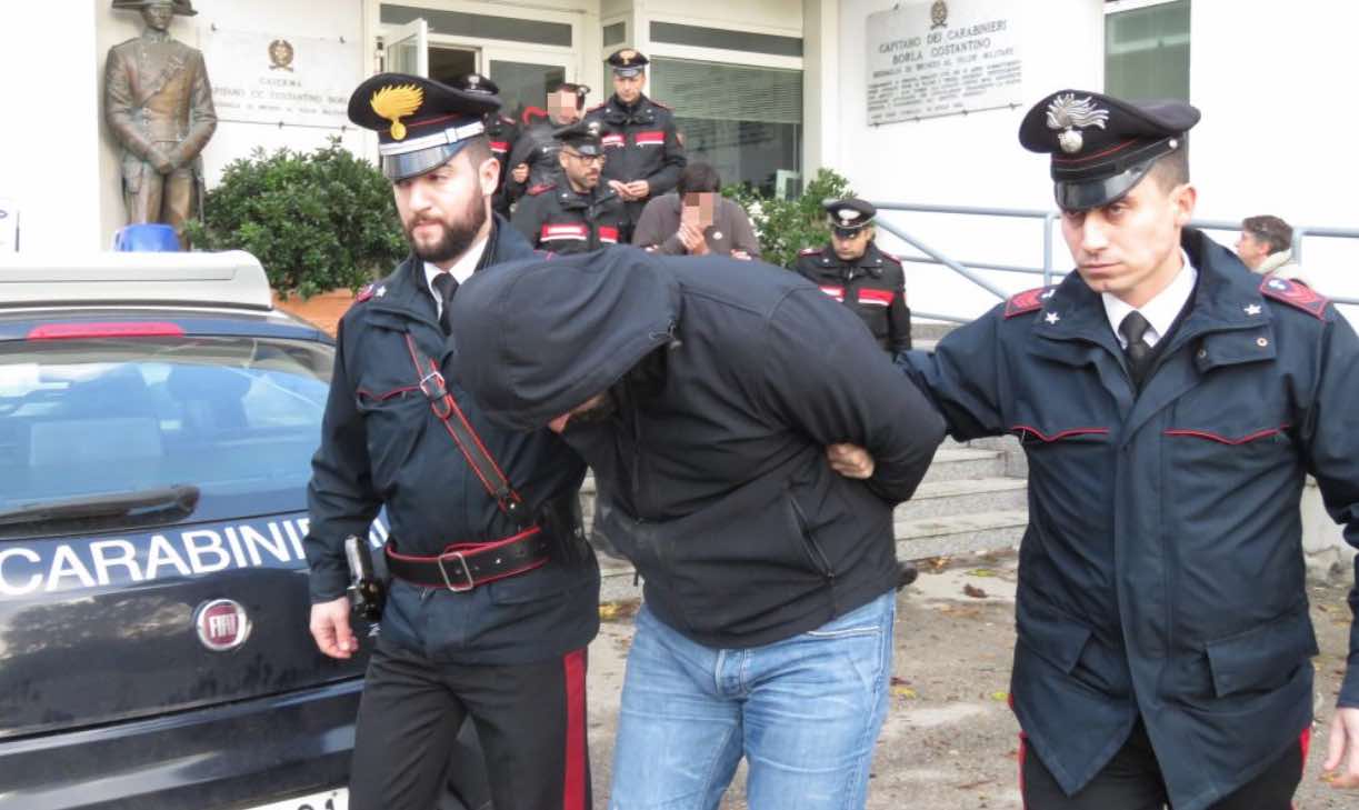 arresti carabinieri auto