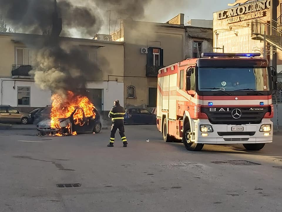 auto in fiamme il molino sant'antimo