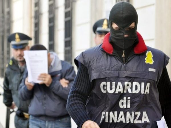 bari finanza arresti