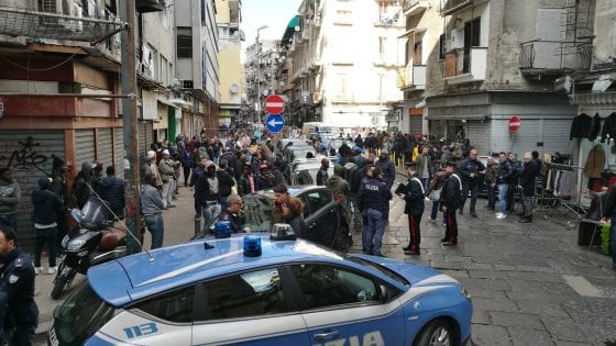 sparatoria via dei tribunali napoli gambizzato giovane