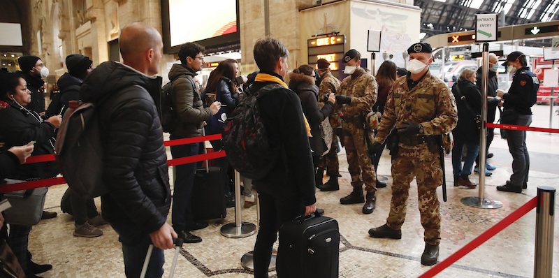 Coronavirus milano stazione sud assalto treni