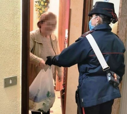 anziana sola carabinieri spesa