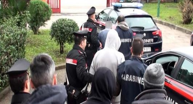 arresti carabinieri negozio alimentari frattamaggiore