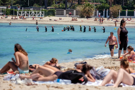 fase 2 si può andare in spiaggia