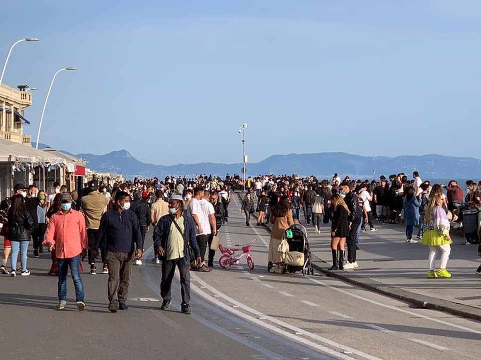 campania troppa gente in strada