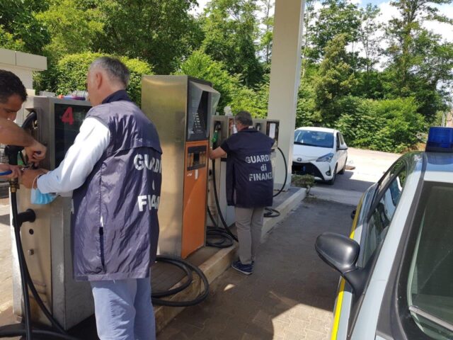 guardia di finanza capua benzina adulterata