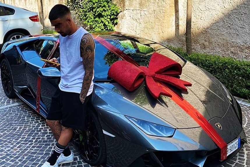 lorenzo insigne regalo lamborghini