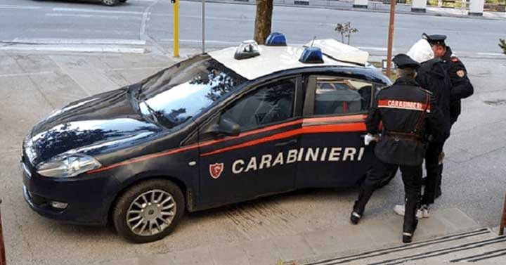 mugnano aggredisce carabinieri arrestato giovane