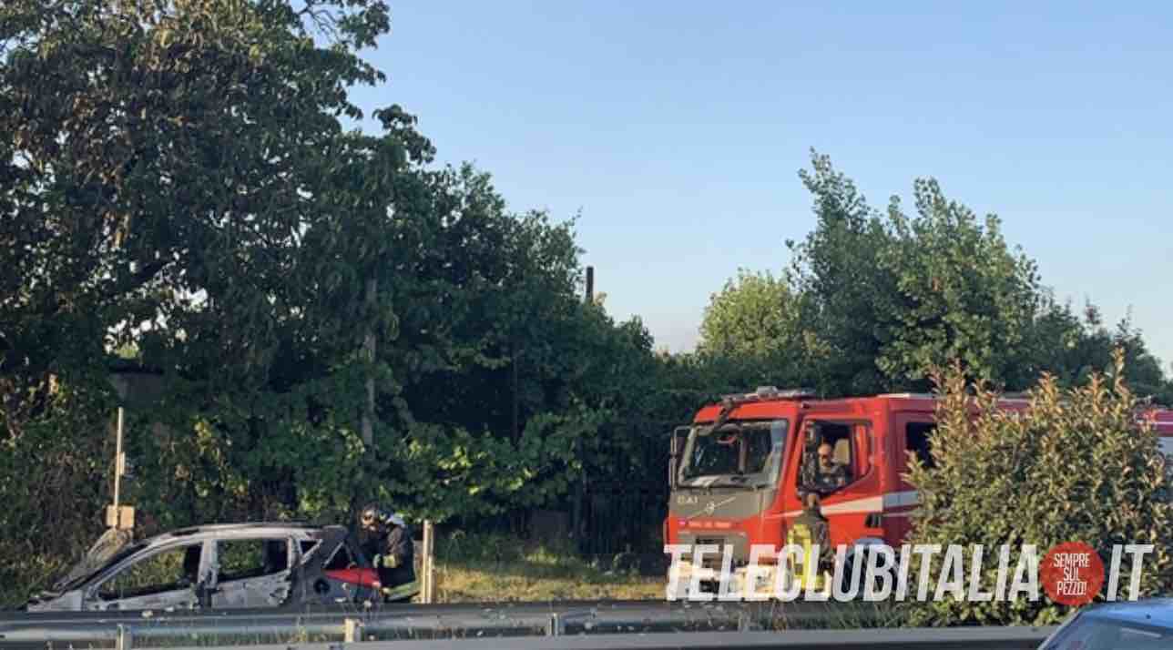 auto incendio circumvallazione