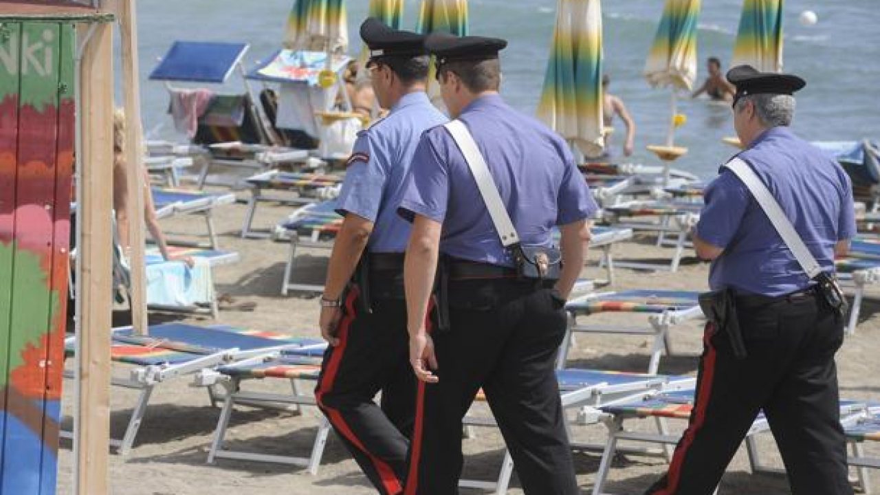 carabinieri blitz spiaggia
