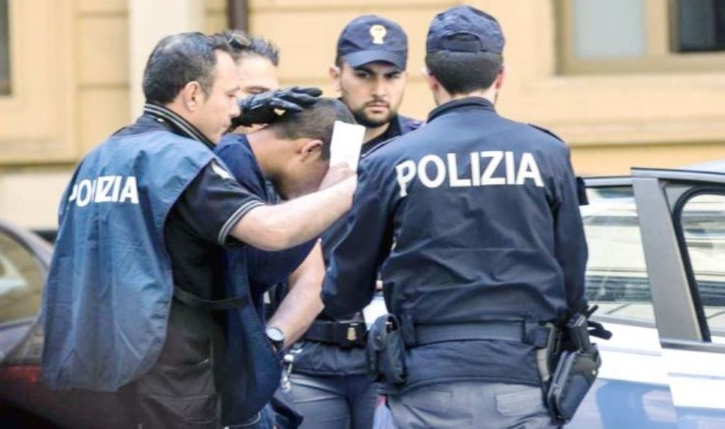 arresti napoli polizia