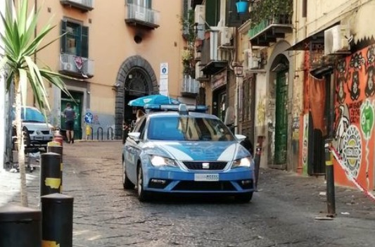 napoli chiuso bar