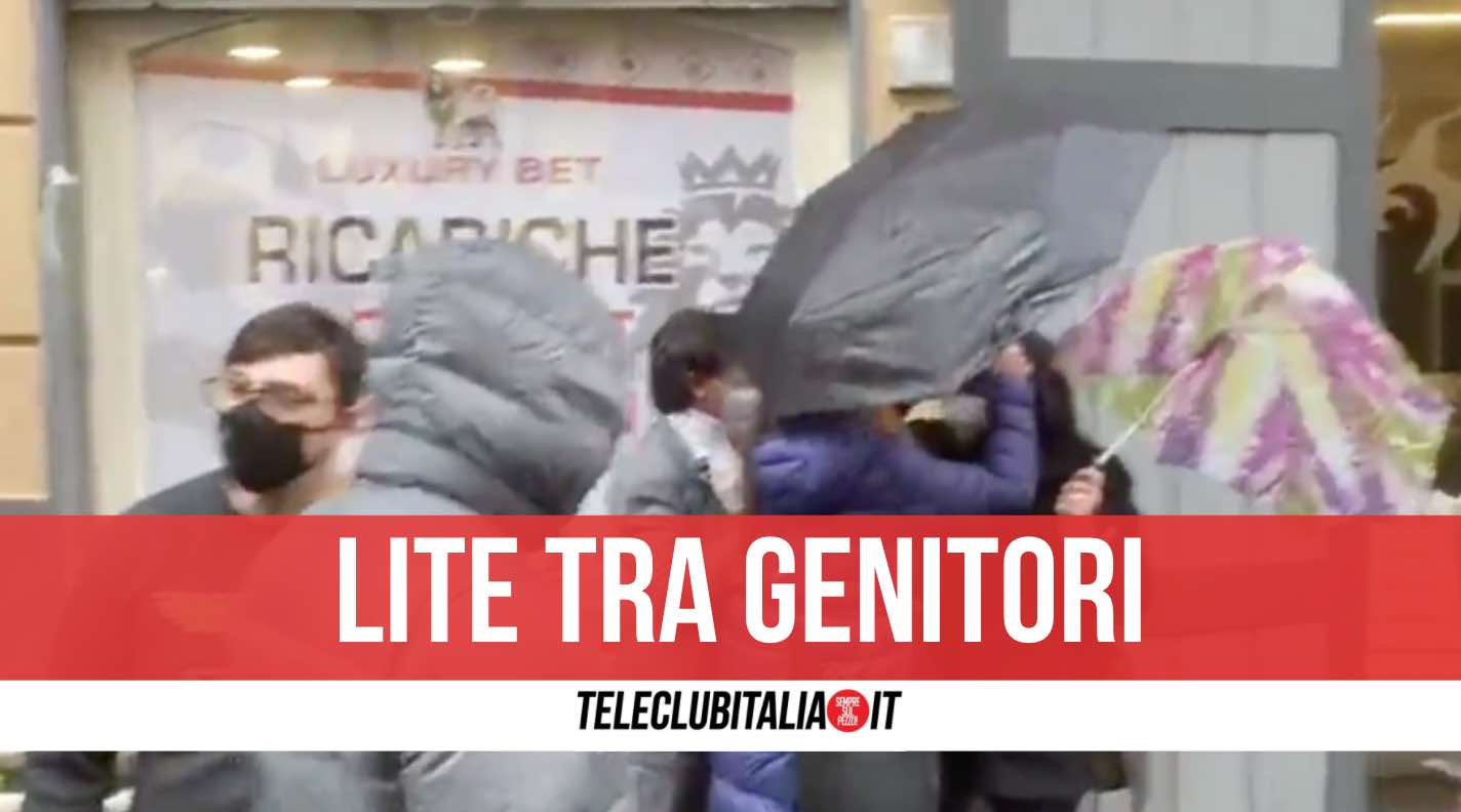 napoli protesta genitori