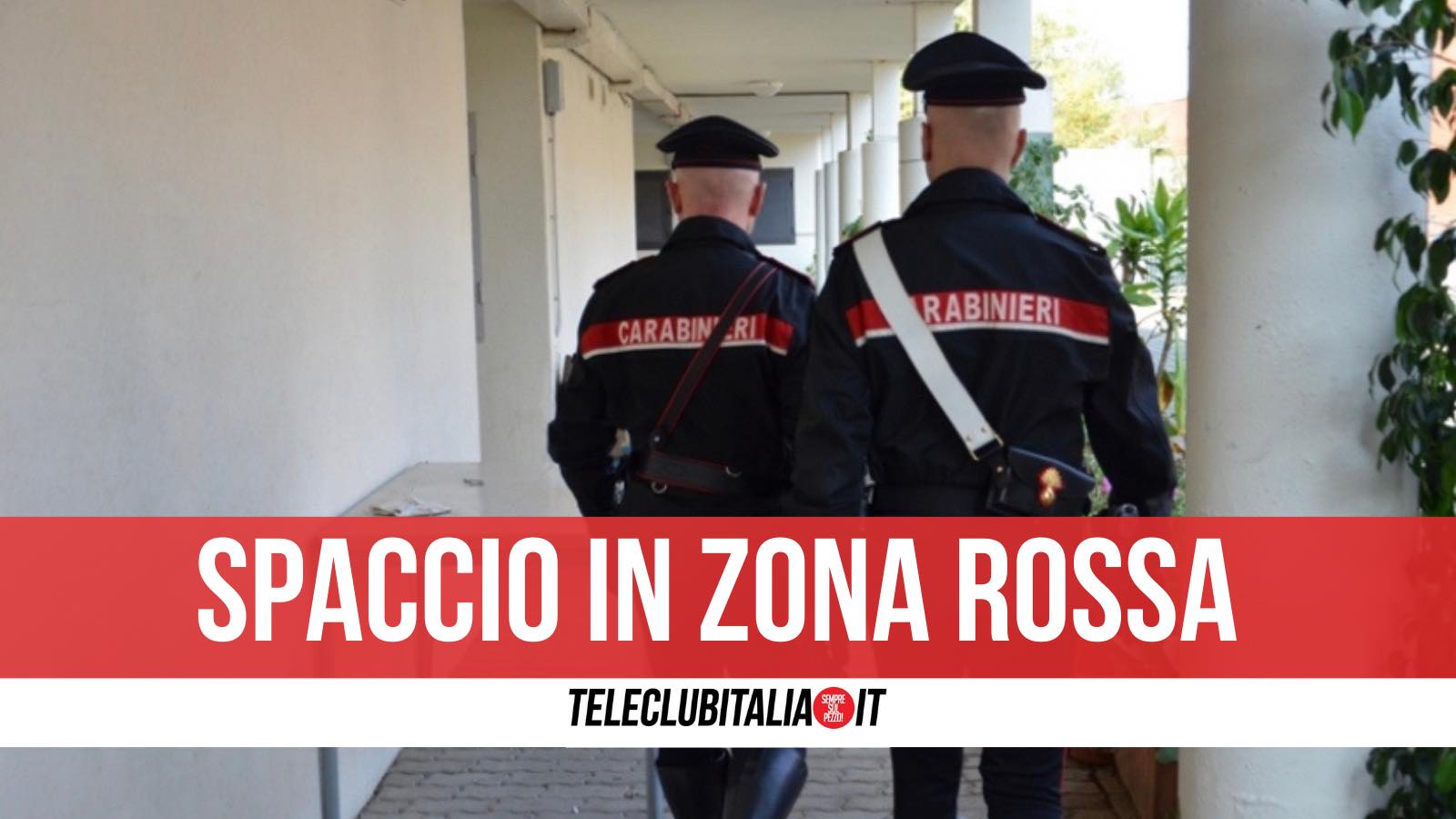 pozzuoli arresti piazza di spaccio in casa la schiana