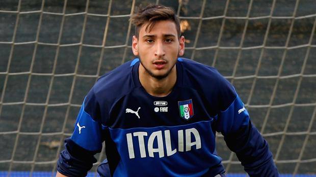 gianluigi donnarumma età altezza fidanzata stipendio dove gioca vita privata