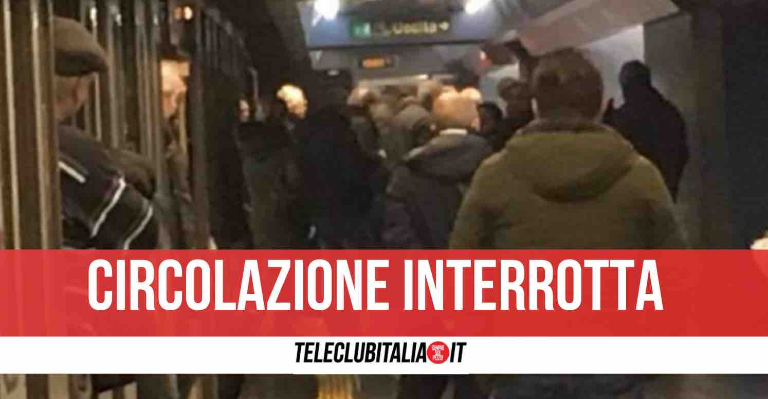 uomo investito linea 1 napoli metro