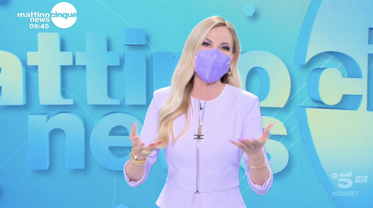 Federica Panicucci a Mattino 5 con la mascherina: cosa è successo