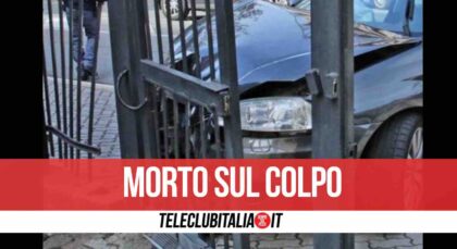 Schianto sulla Domiziana, auto contro cancello di noto ristorante: un morto