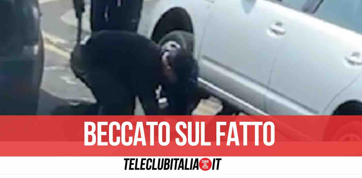 napoli arrestato ladro marmitte giugliano napoli arrestato ladro marmitte giugliano