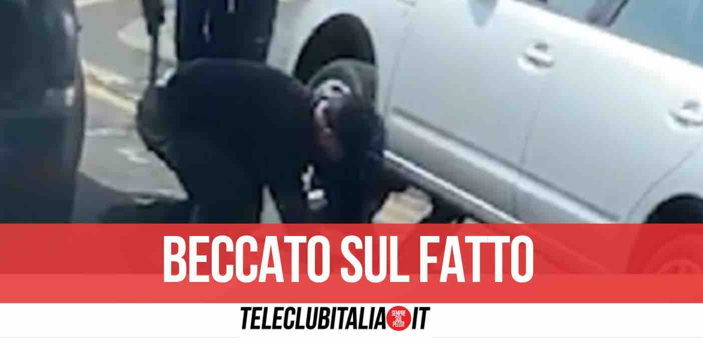 napoli arrestato ladro marmitte giugliano