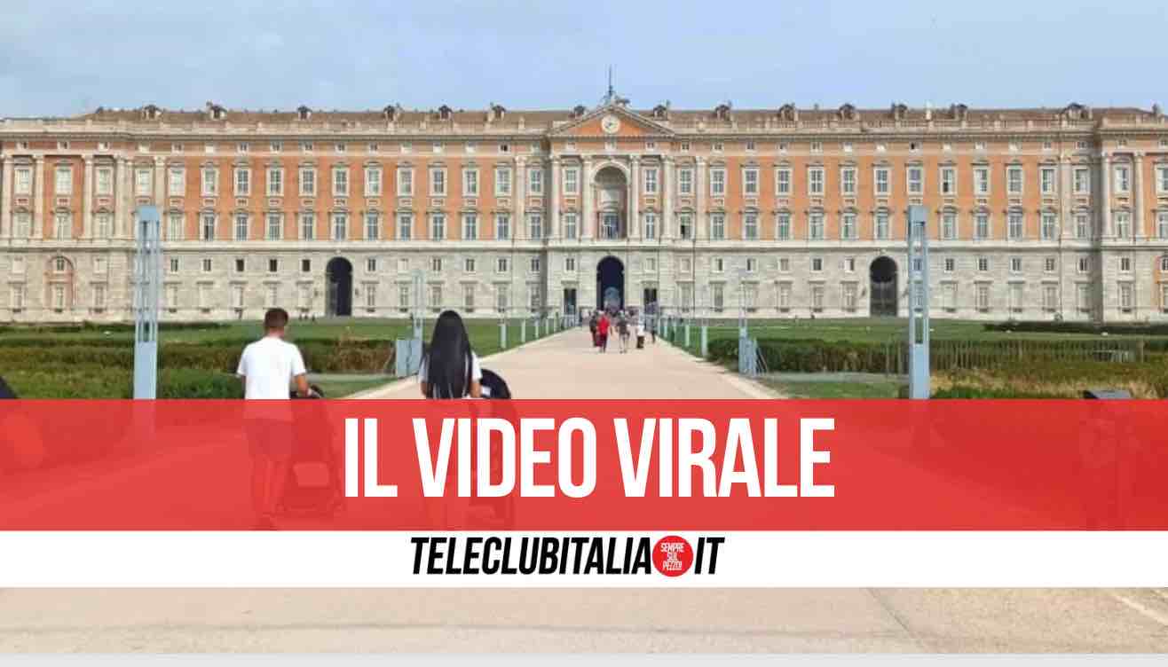 uomo nudo bidet reggia di caserta video