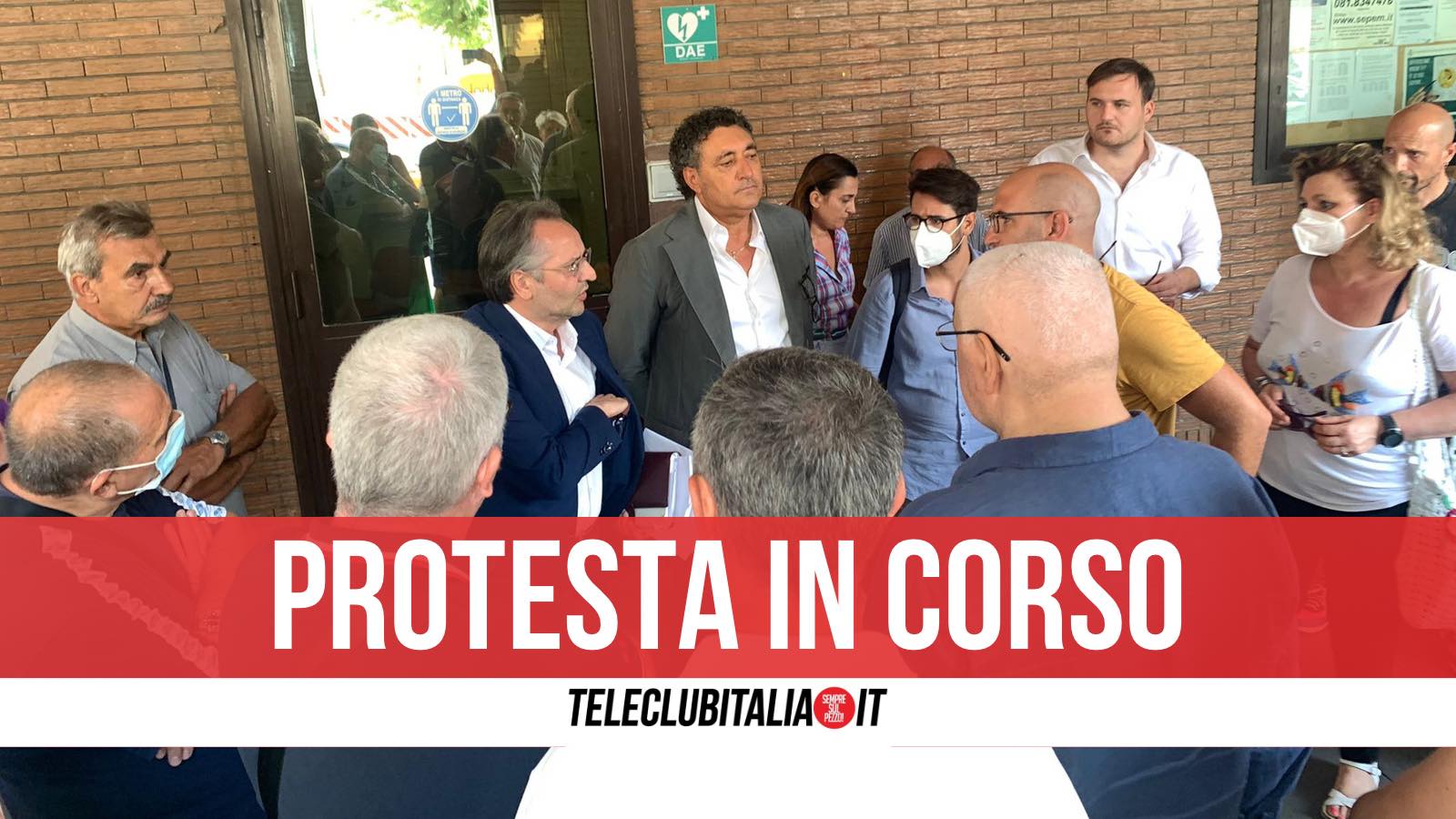 residenti via roma sfollati giugliano protesta comune