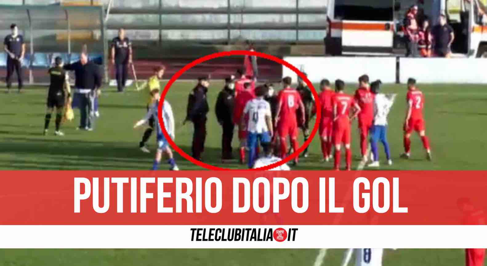 Qualiano, Carabinieri in azione durante la partita di calcio: bloccati portiere e dirigente