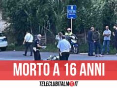 Incidente mortale nel napoletano, scooter contro auto: morto 16enne