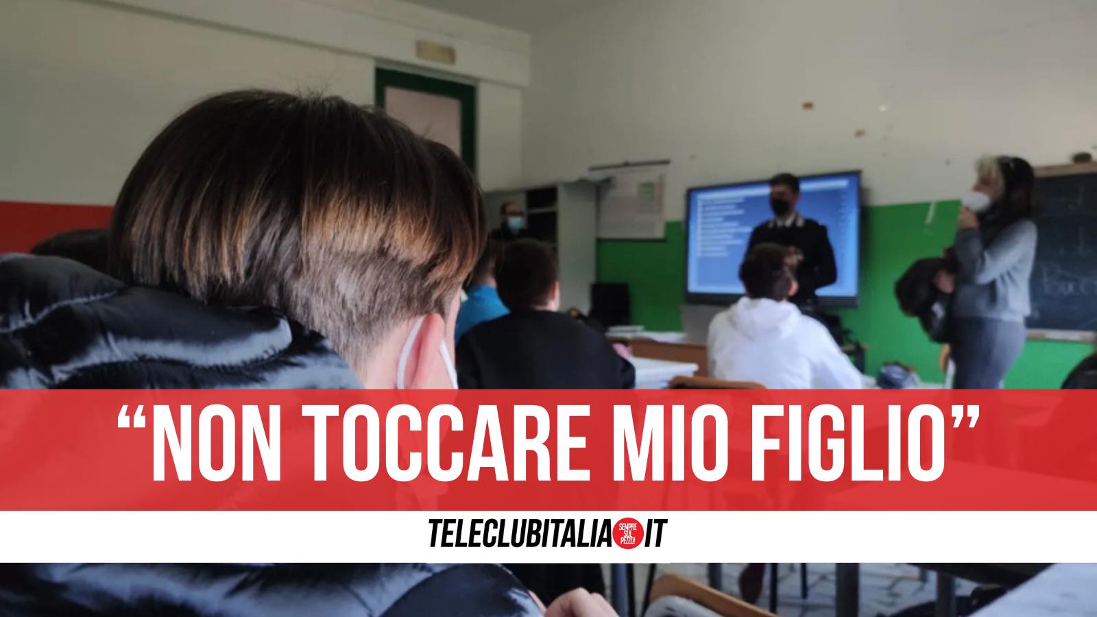 casaluce mamma irruzione in classe