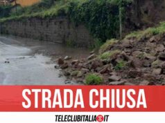 Marano, crolla muro di cinta: strada chiusa al traffico