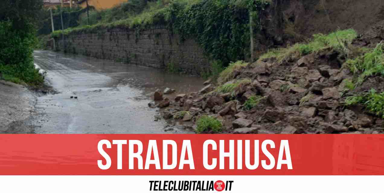 Marano, crolla muro di cinta: strada chiusa al traffico
