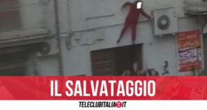 Benevento, donna si lancia nel vuoto: i poliziotti la prendono al volo