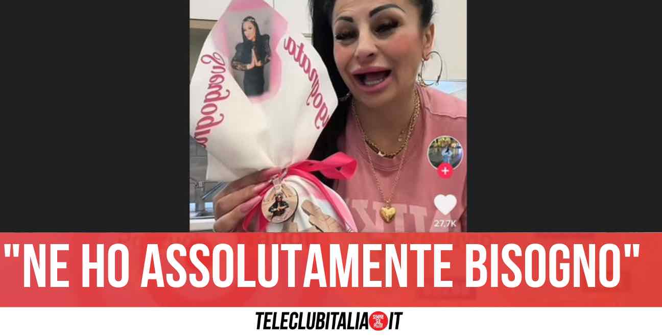 Napoli, tutti pazzi per l'uovo di Pasqua di Rita De Crescenzo