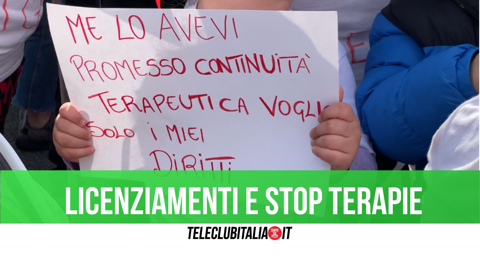 Licenziamenti al centro Serapide e stop alle terapie, flash mob a Mugnano