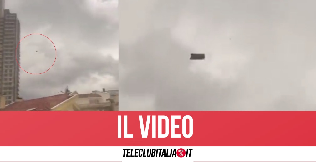 Tempesta di vento in Turchia, divani volano dai grattacieli