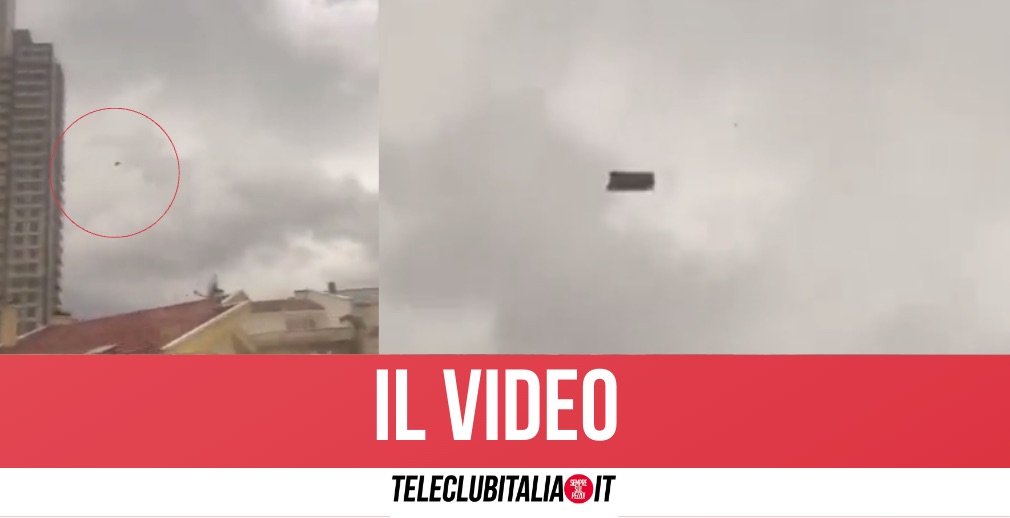 Tempesta di vento in Turchia, divani volano dai grattacieli Tempesta di vento in Turchia, divani volano dai grattacieli