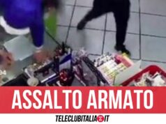 Napoli, brutale rapina al negozio cinese: il video finisce su TikTok