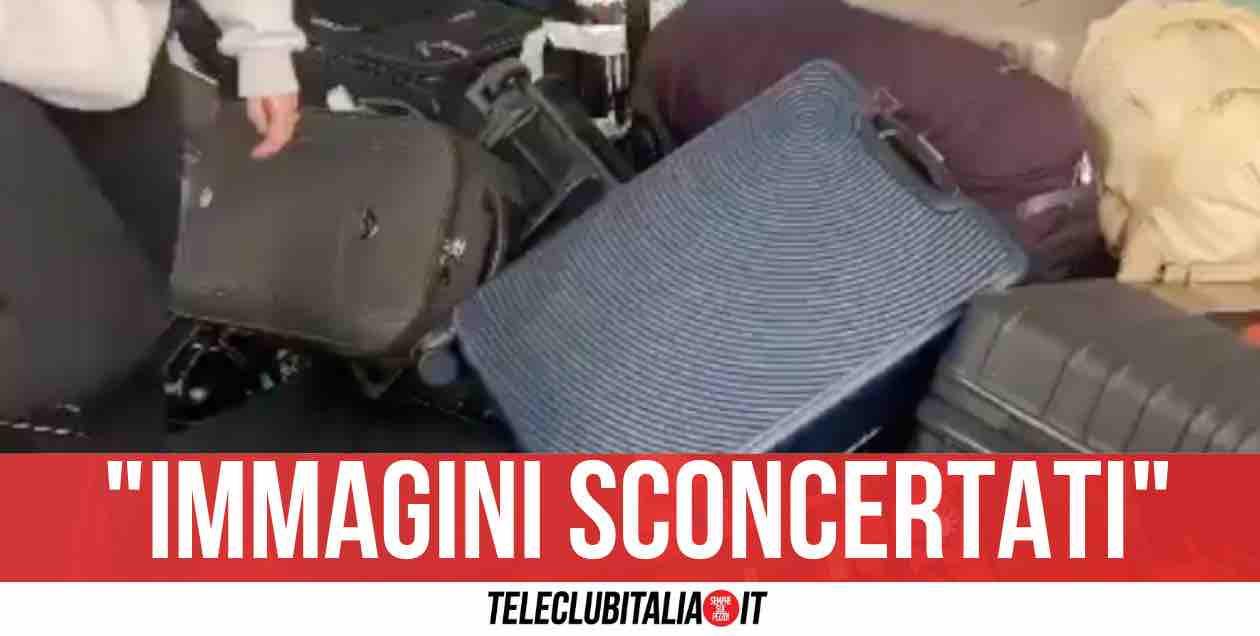 Napoli, caos bagagli in aeroporto: valigie ammassate sui nastri