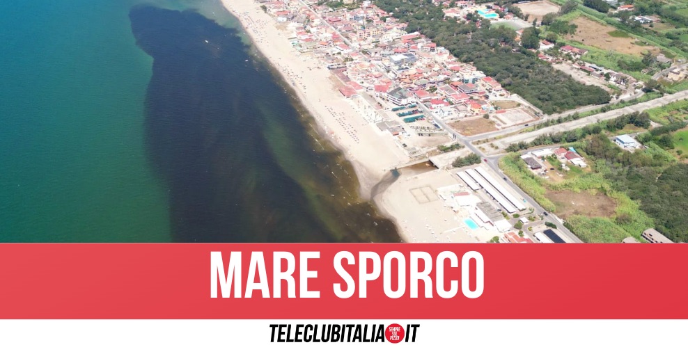 licola mare chiazza sporco